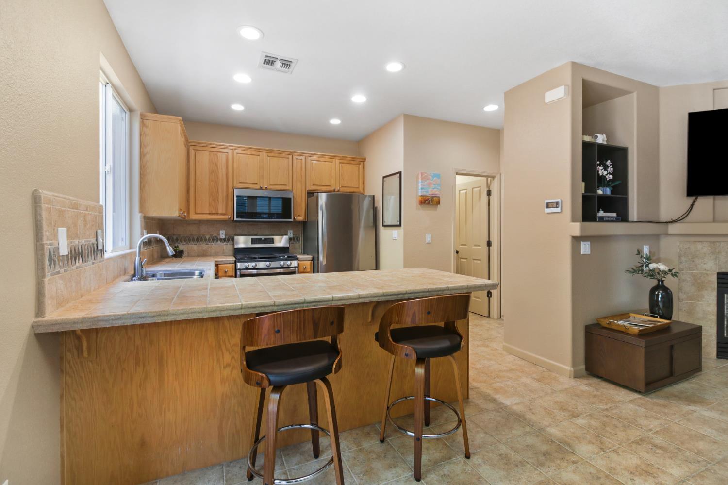 Detail Gallery Image 13 of 48 For 388 Metro Ln, West Sacramento,  CA 95605 - 3 Beds | 2/1 Baths