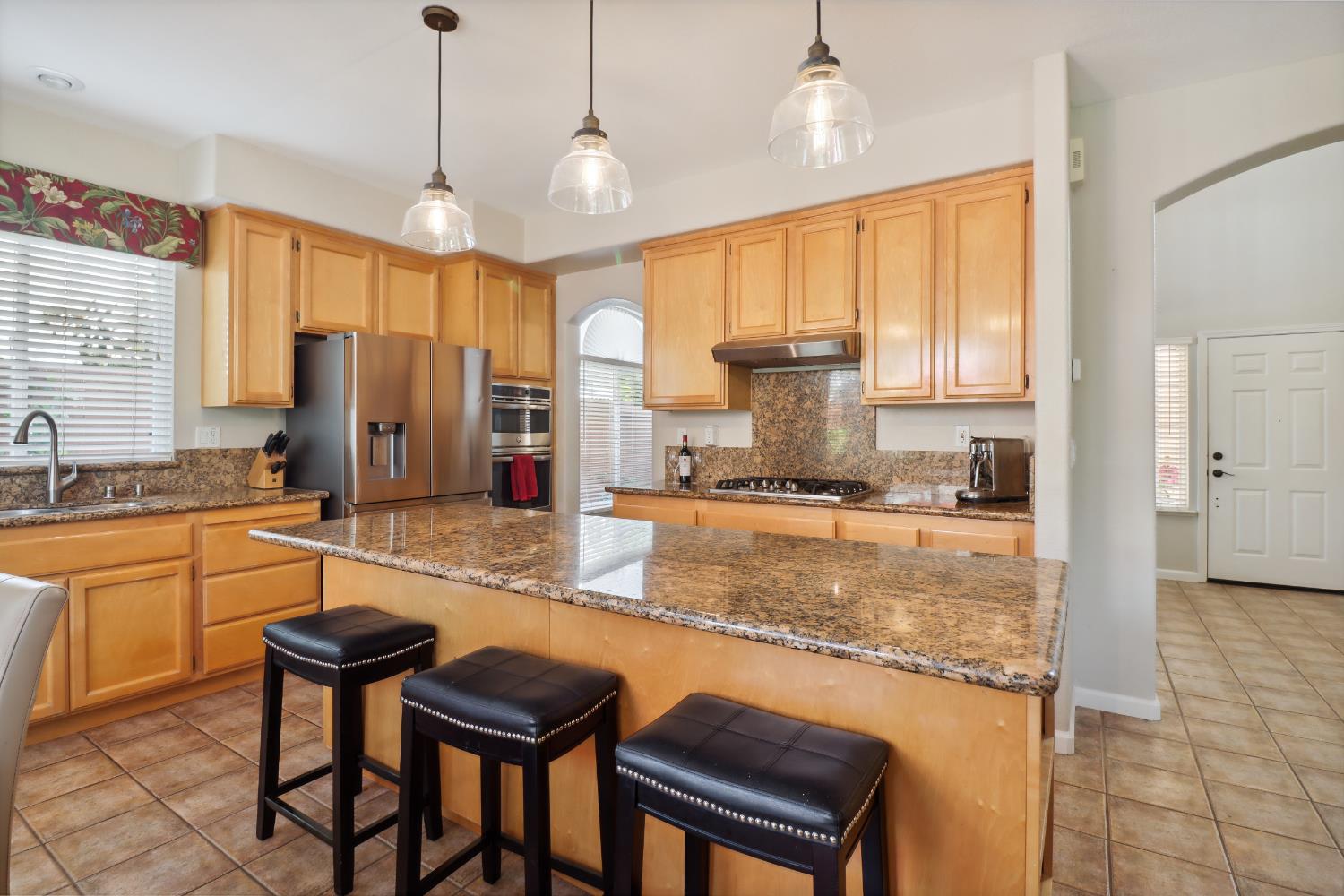Detail Gallery Image 24 of 72 For 2049 Riggs Ave, Sacramento,  CA 95835 - 5 Beds | 3 Baths