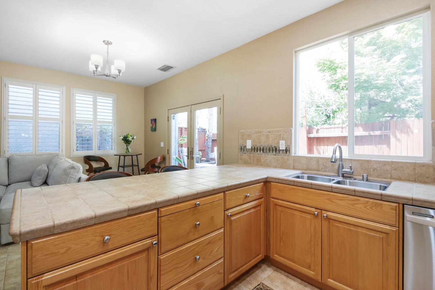 Detail Gallery Image 16 of 48 For 388 Metro Ln, West Sacramento,  CA 95605 - 3 Beds | 2/1 Baths