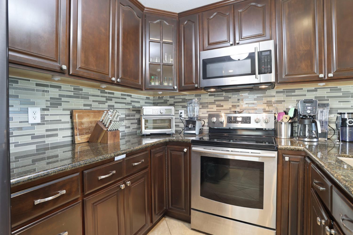 Detail Gallery Image 18 of 33 For 1615 Porter Way, Stockton,  CA 95207 - 2 Beds | 2 Baths