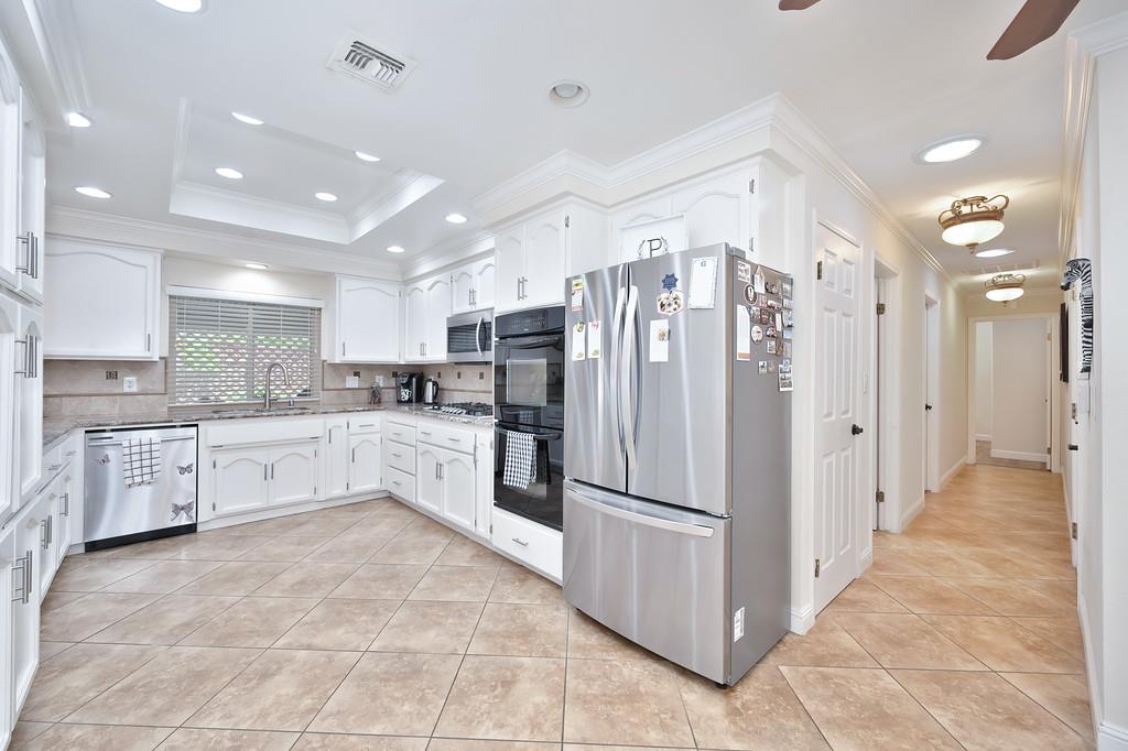 Detail Gallery Image 12 of 58 For 8725 Pathfinder Ct, Orangevale,  CA 95662 - 5 Beds | 3 Baths