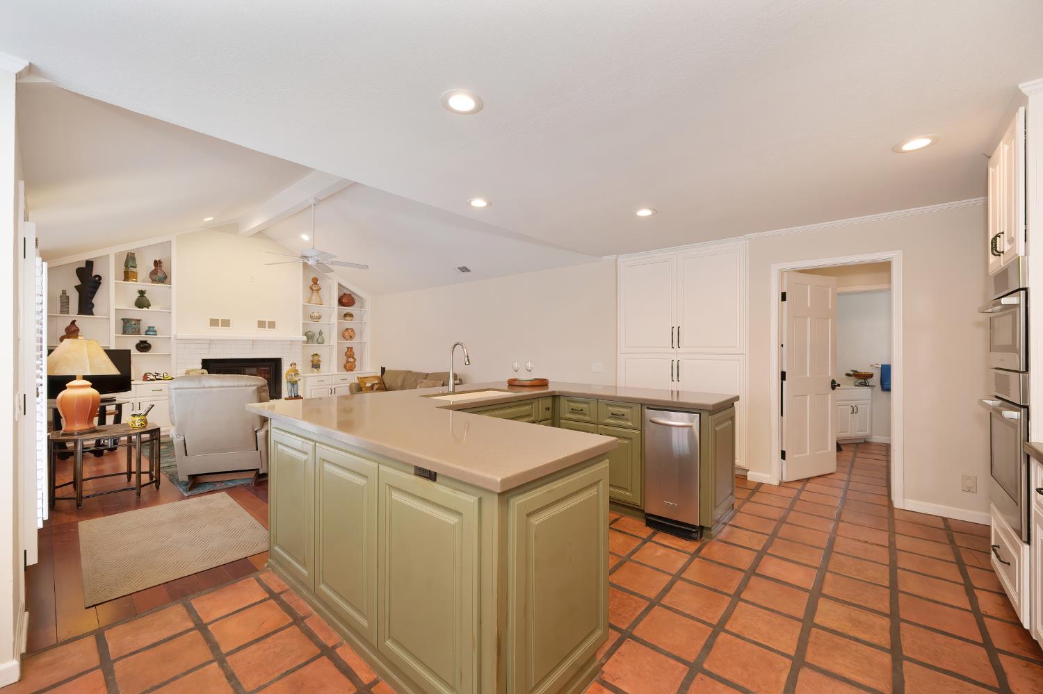 Detail Gallery Image 14 of 68 For 6441 via Del Cerrito, Sloughhouse,  CA 95683 - 3 Beds | 2/1 Baths