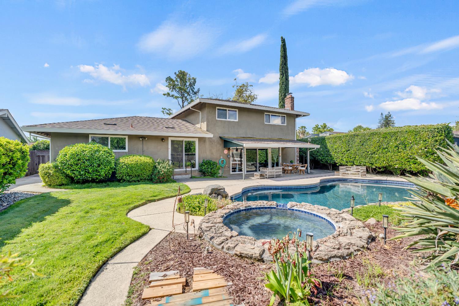Detail Gallery Image 43 of 48 For 90 Parklite Cir, Sacramento,  CA 95831 - 4 Beds | 2/1 Baths