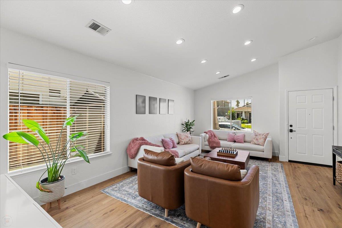 Detail Gallery Image 8 of 40 For 471 Pombo Square Dr, Tracy,  CA 95376 - 3 Beds | 2 Baths