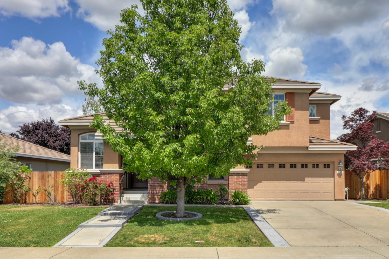Detail Gallery Image 2 of 67 For 2039 Petruchio Way, Roseville,  CA 95661 - 4 Beds | 3 Baths