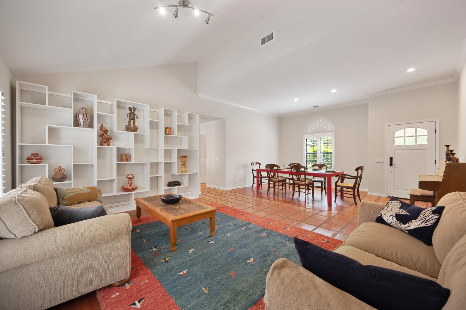Detail Gallery Image 9 of 68 For 6441 via Del Cerrito, Sloughhouse,  CA 95683 - 3 Beds | 2/1 Baths