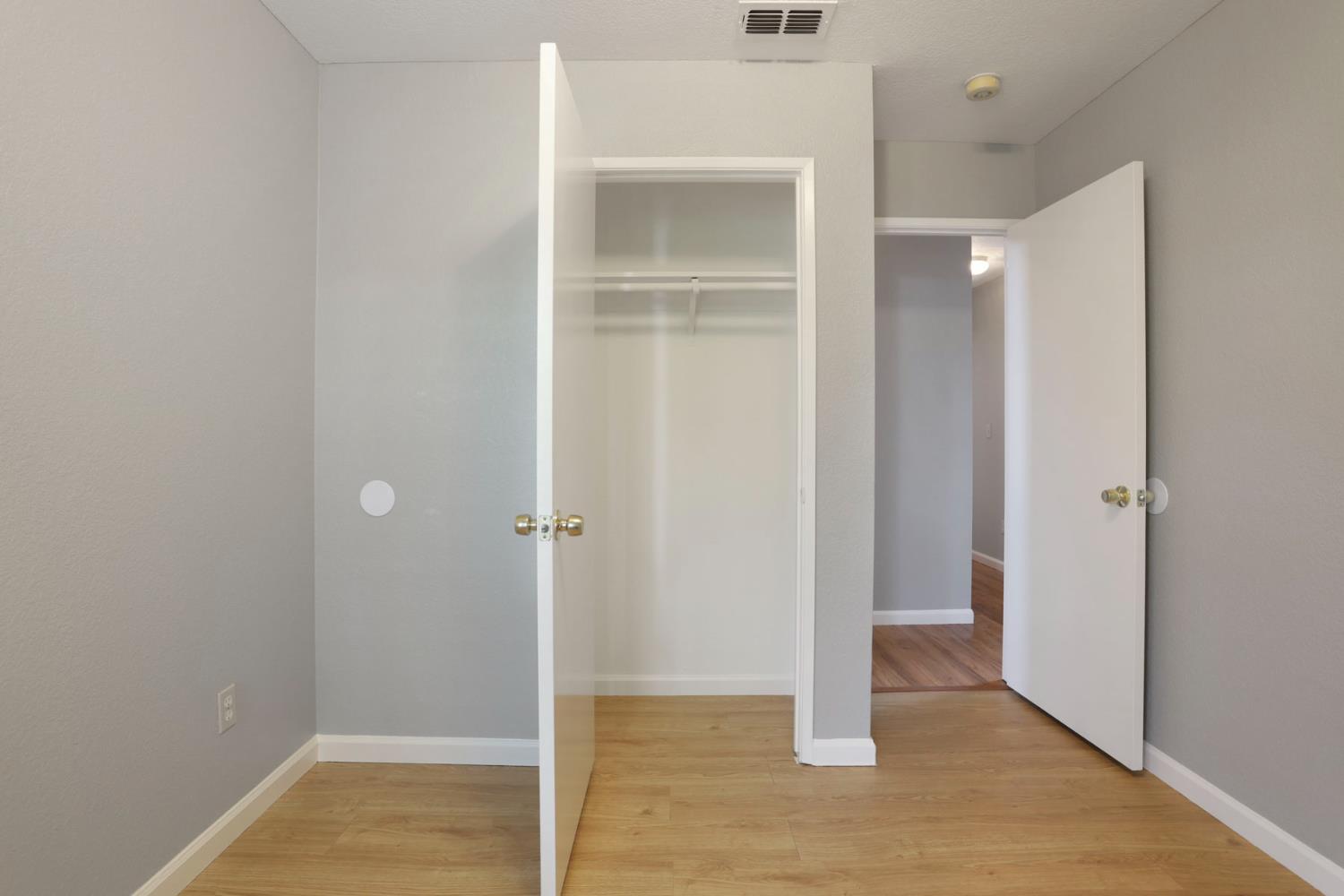 Detail Gallery Image 13 of 36 For 2405 S Fresno Ave, Stockton,  CA 95206 - 3 Beds | 2 Baths