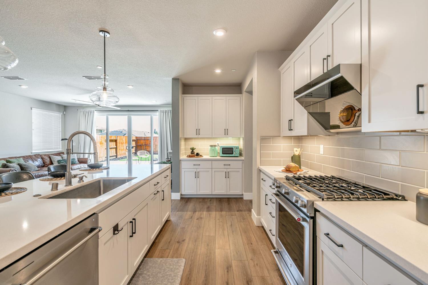 Detail Gallery Image 13 of 53 For 1528 Seneca Cir, El Dorado Hills,  CA 95762 - 4 Beds | 3 Baths