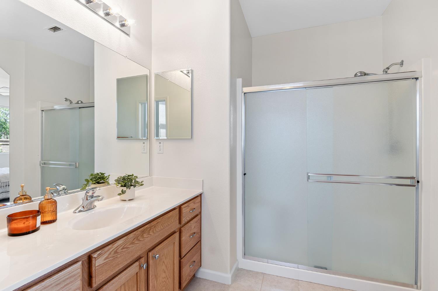 Detail Gallery Image 37 of 66 For 2339 Ryedale Ln, Sacramento,  CA 95835 - 2 Beds | 2 Baths