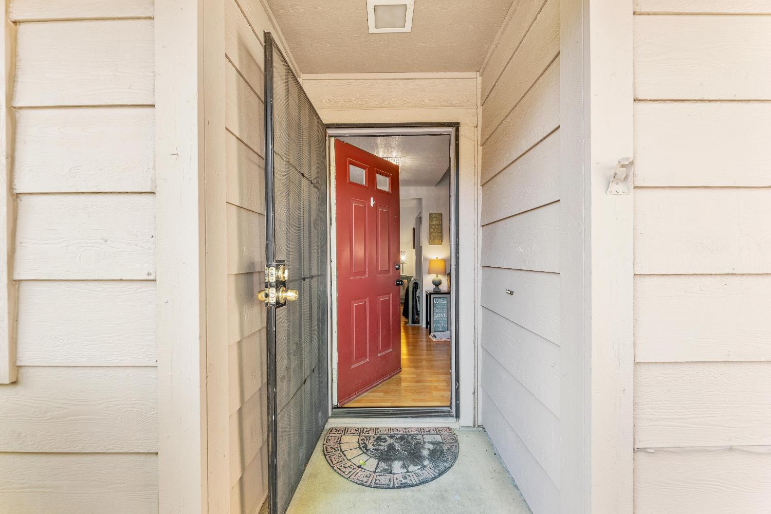Detail Gallery Image 4 of 53 For 8193 Rose Vine Ln, Fair Oaks,  CA 95628 - 2 Beds | 2 Baths