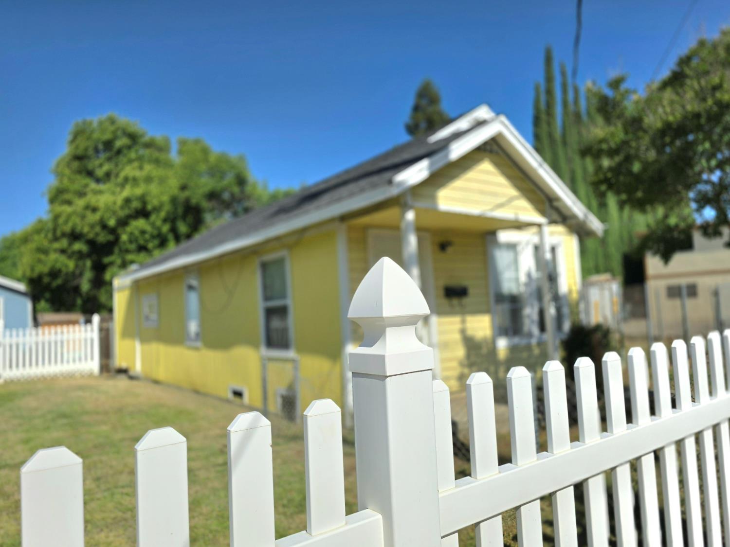 Detail Gallery Image 1 of 28 For 680 Walnut St, Yuba City,  CA 95991 - 2 Beds | 1 Baths