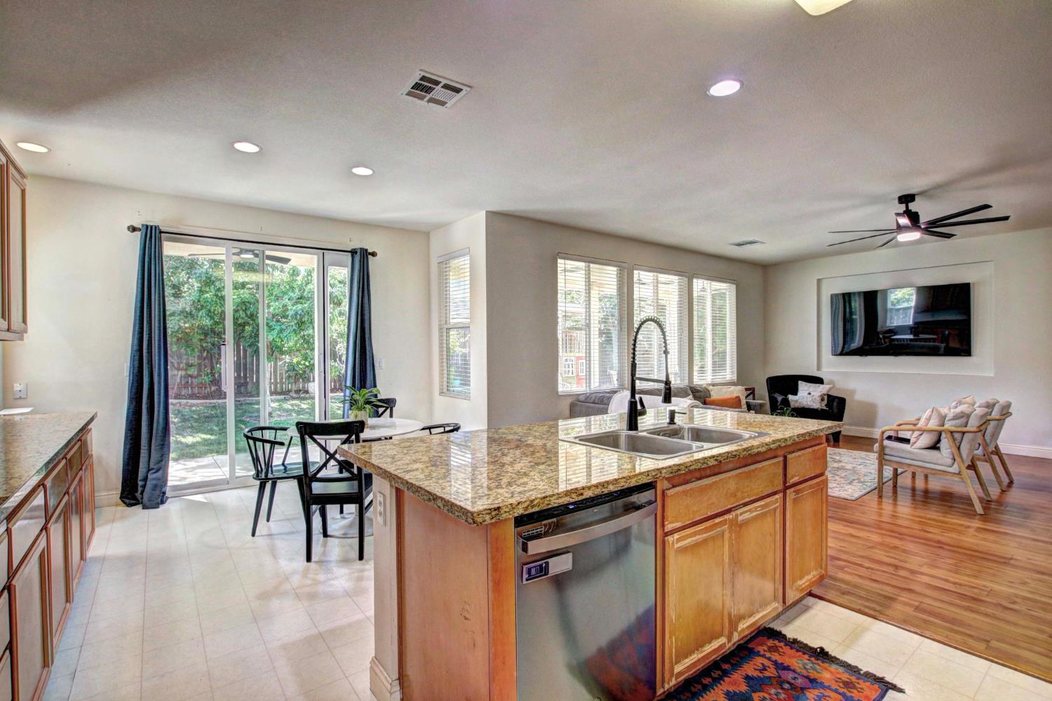 Detail Gallery Image 8 of 58 For 1461 Cortina Rd, West Sacramento,  CA 95691 - 5 Beds | 3 Baths
