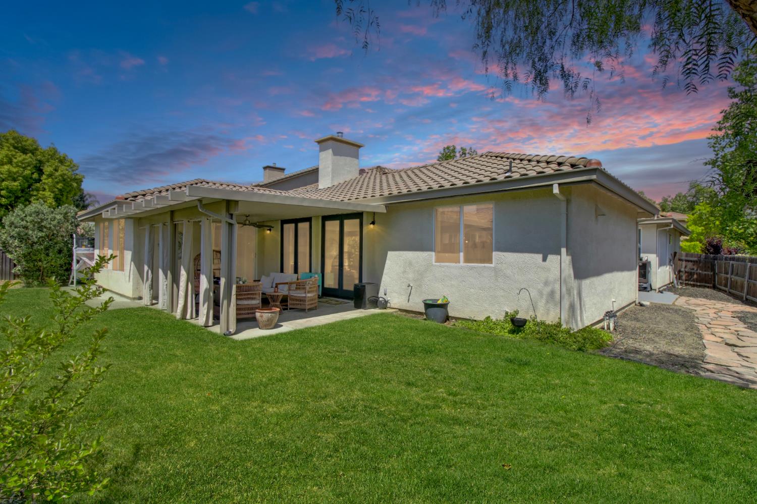 Detail Gallery Image 3 of 57 For 3068 Sparrow Dr, Sacramento,  CA 95834 - 4 Beds | 3 Baths