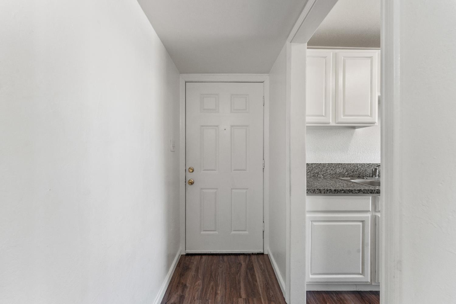 Detail Gallery Image 4 of 23 For 5741 San Vincente Way, North Highlands,  CA 95660 - 3 Beds | 1 Baths