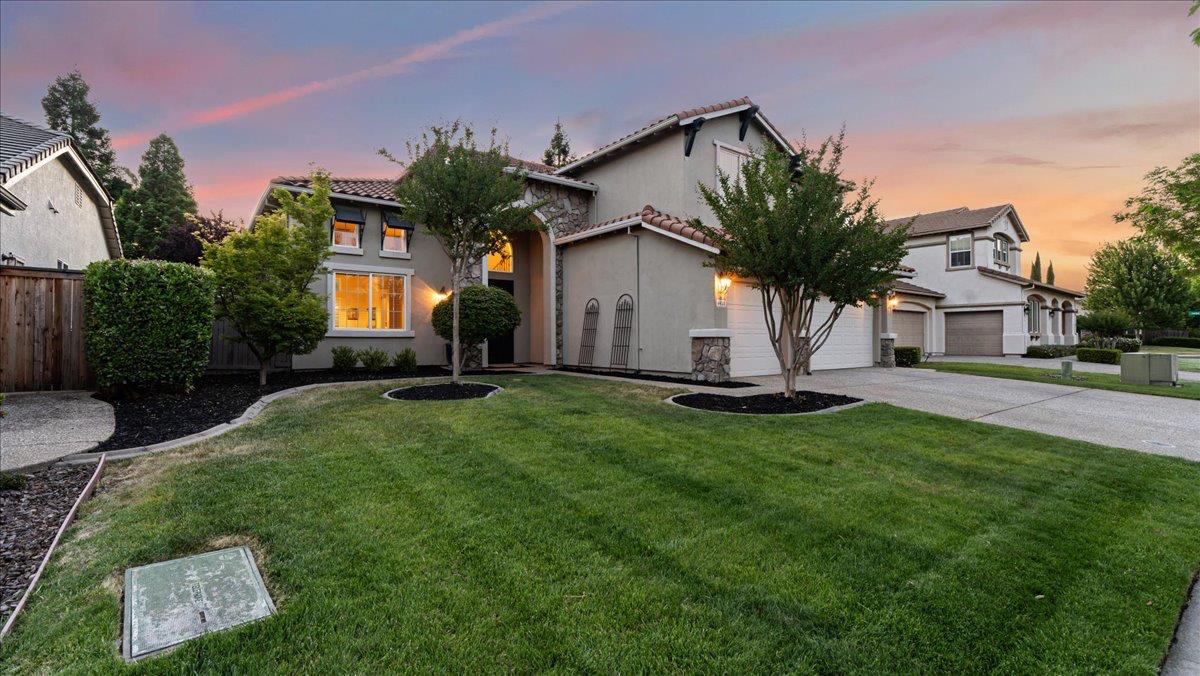 Detail Gallery Image 3 of 57 For 6433 Camellia Point Way, Roseville,  CA 95678 - 4 Beds | 3 Baths