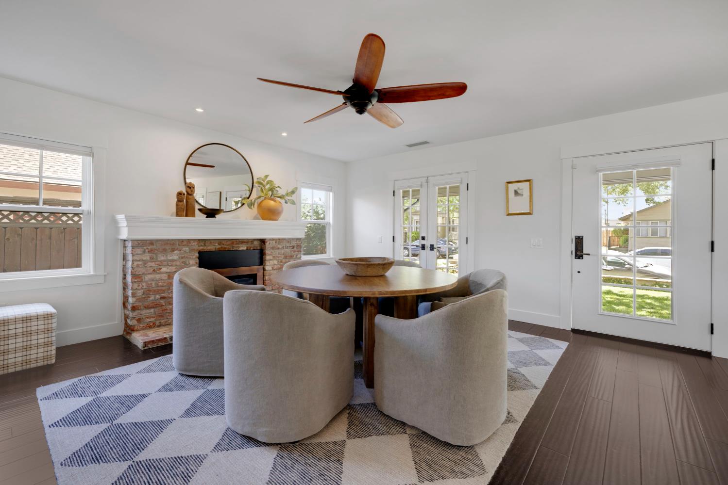 Detail Gallery Image 3 of 31 For 862 38th St, Sacramento,  CA 95816 - 3 Beds | 2/1 Baths
