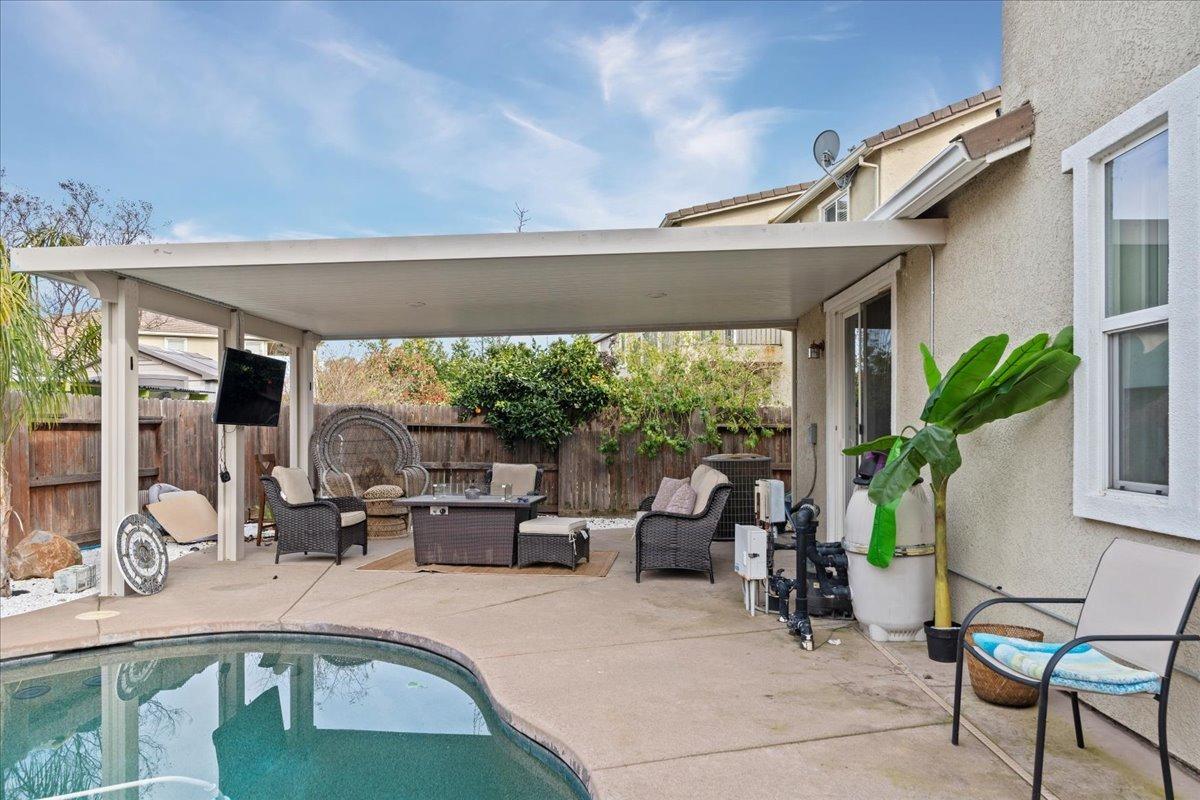 Detail Gallery Image 30 of 37 For 9733 Everbloom Way, Sacramento,  CA 95829 - 5 Beds | 2/1 Baths