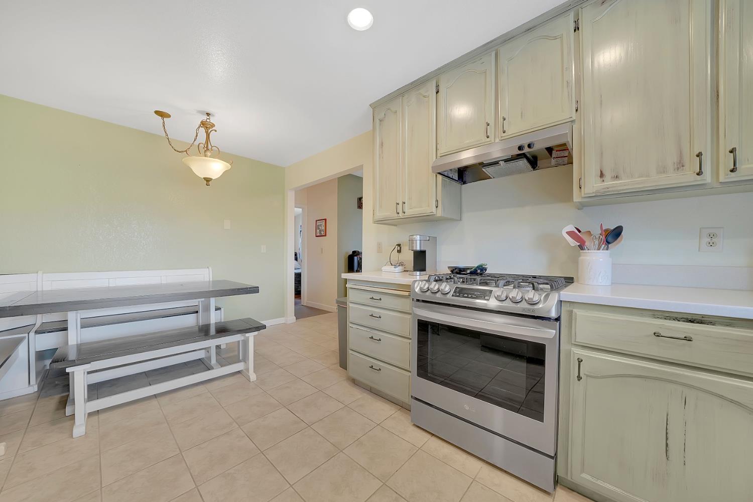 Detail Gallery Image 15 of 31 For 3685 Lakeview Dr, Ione,  CA 95640 - 3 Beds | 2 Baths