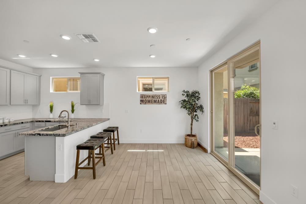 Detail Gallery Image 8 of 47 For 8836 Solo Way, Elk Grove,  CA 95757 - 3 Beds | 2/1 Baths
