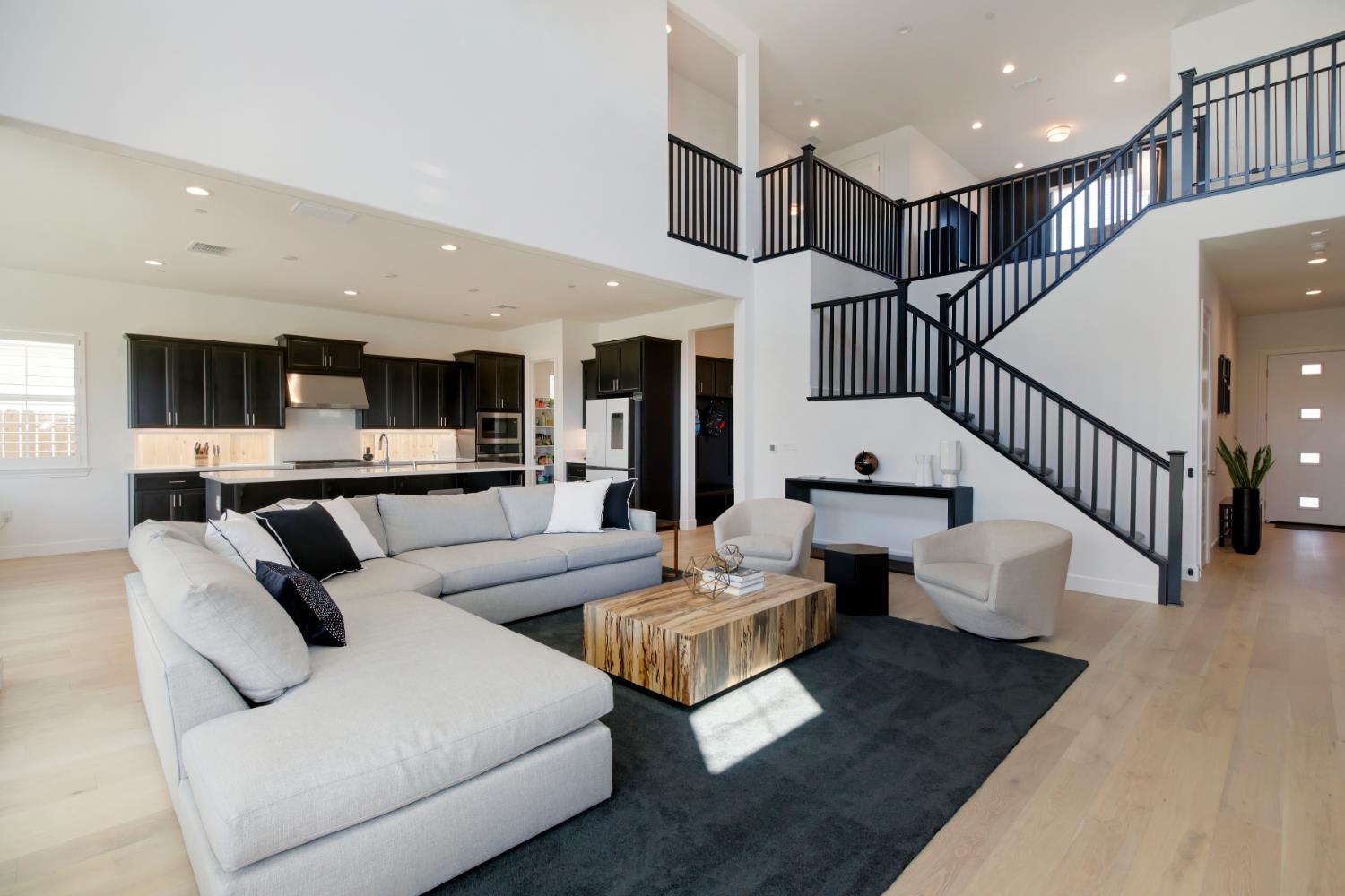 Detail Gallery Image 6 of 69 For 12818 Mission Peak Way, Rancho Cordova,  CA 95742 - 5 Beds | 4/1 Baths