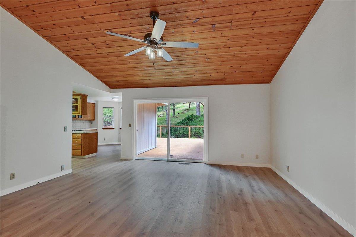 Detail Gallery Image 15 of 75 For 13901 Lake Wildwood Dr, Penn Valley,  CA 95946 - 3 Beds | 2 Baths