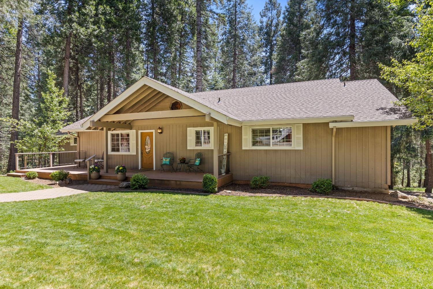 Detail Gallery Image 2 of 98 For 19163 Scotts Flat, Nevada City,  CA 95959 - 5 Beds | 5 Baths