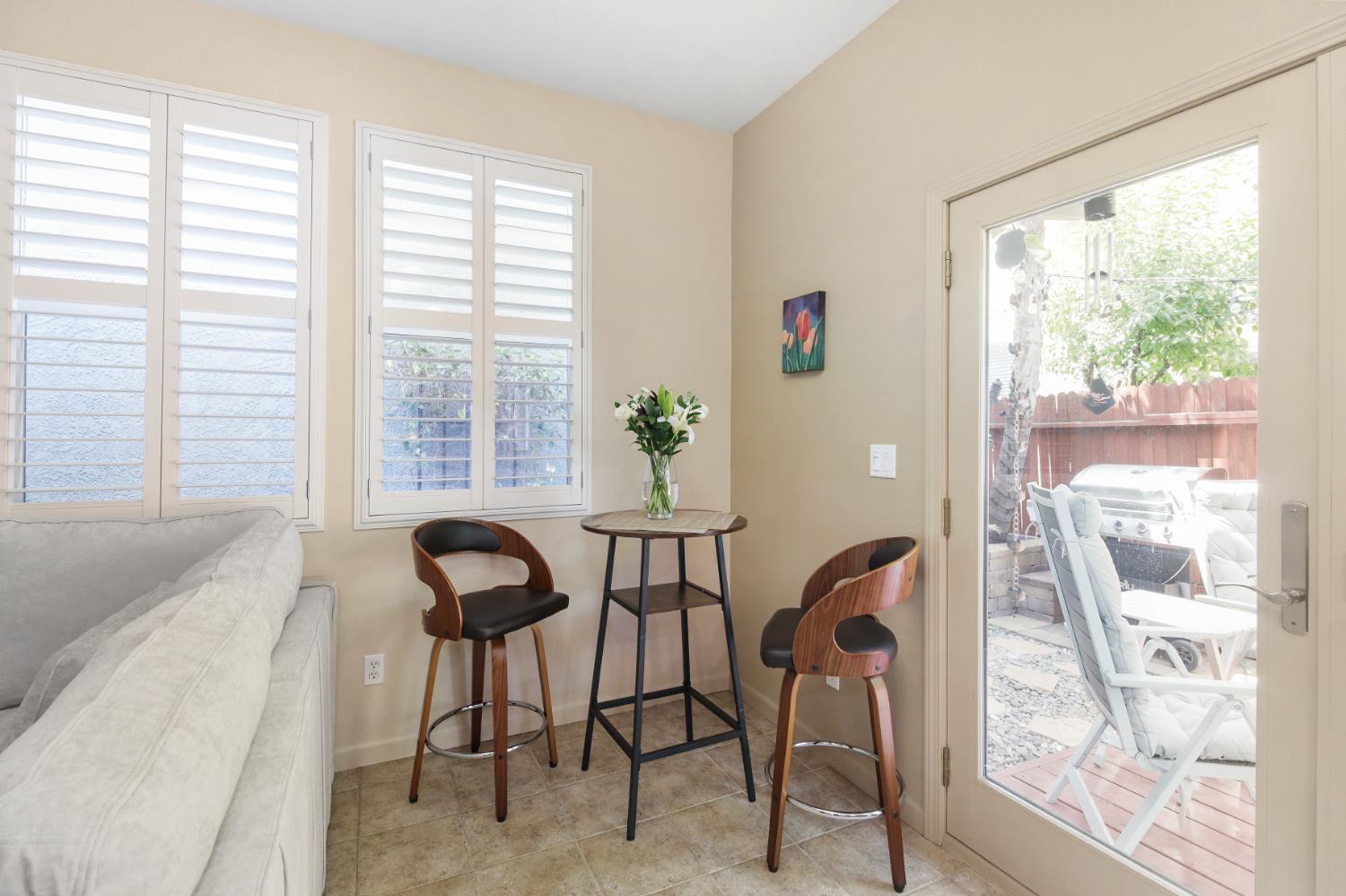 Detail Gallery Image 9 of 48 For 388 Metro Ln, West Sacramento,  CA 95605 - 3 Beds | 2/1 Baths