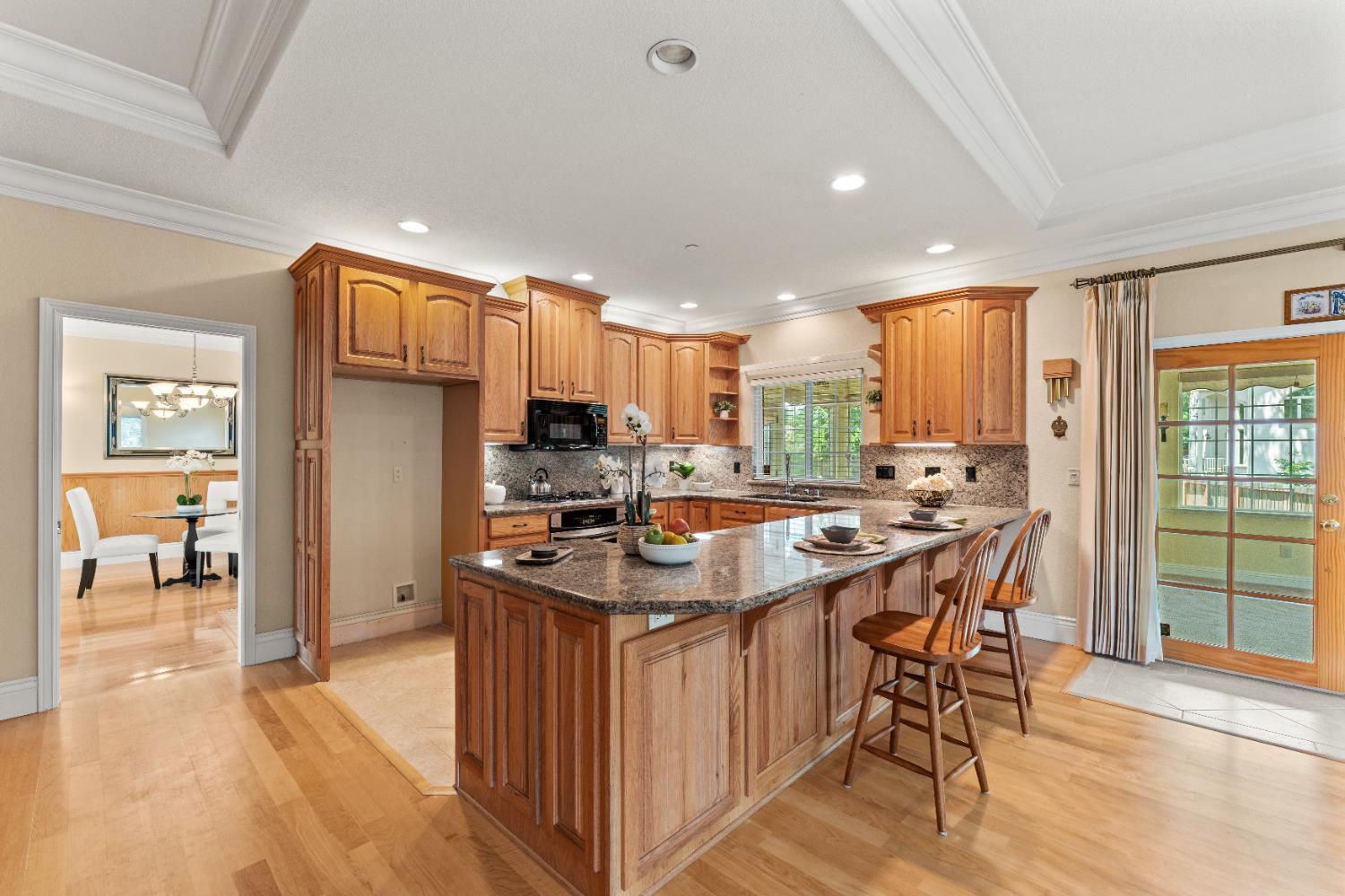 Detail Gallery Image 10 of 32 For 6604 Challis Ct, Citrus Heights,  CA 95610 - 3 Beds | 3 Baths