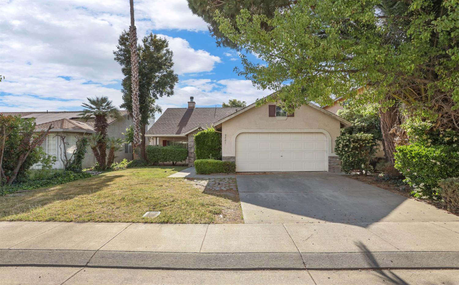 Detail Gallery Image 1 of 36 For 2405 S Fresno Ave, Stockton,  CA 95206 - 3 Beds | 2 Baths