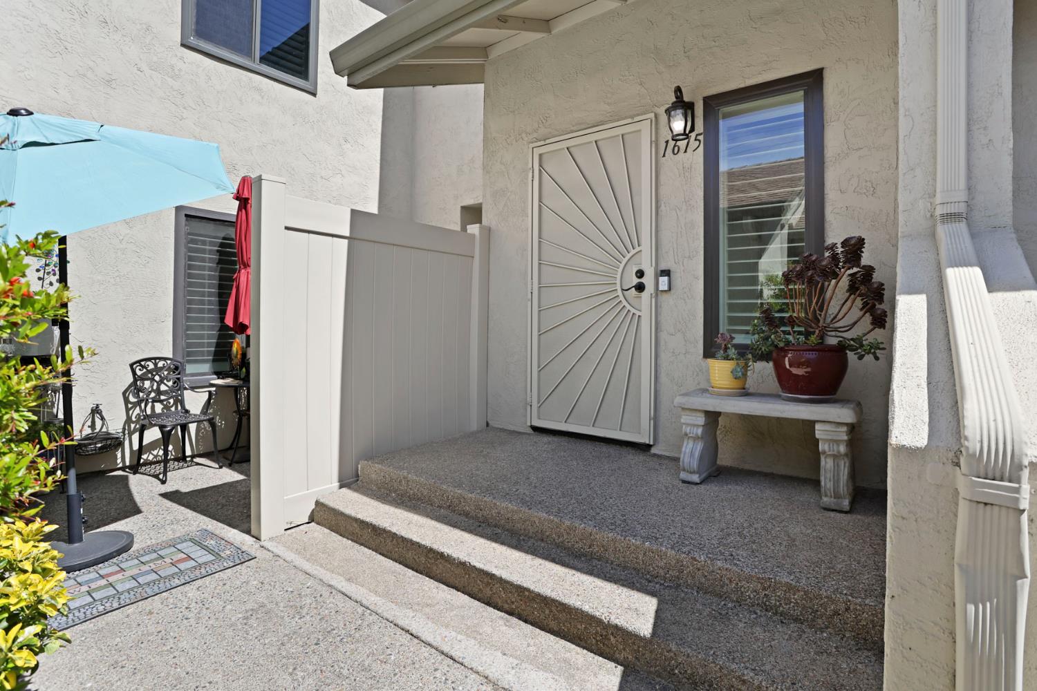 Detail Gallery Image 3 of 33 For 1615 Porter Way, Stockton,  CA 95207 - 2 Beds | 2 Baths
