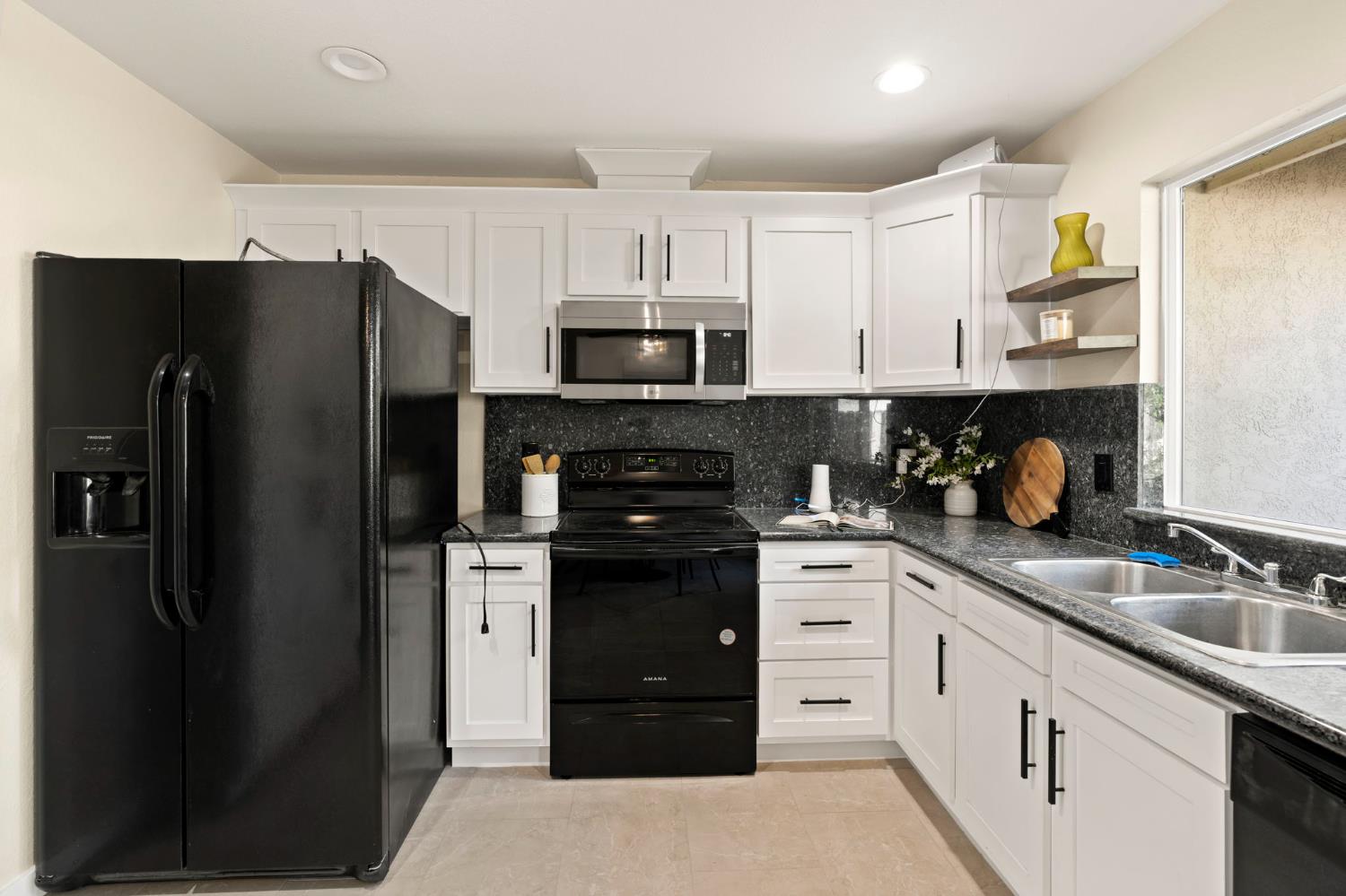 Detail Gallery Image 9 of 18 For 2911 Baronet Way, Sacramento,  CA 95833 - 3 Beds | 2 Baths