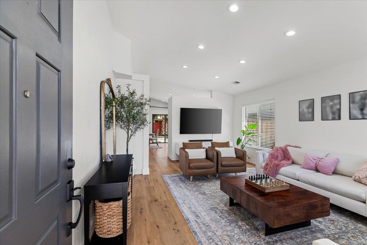 Detail Gallery Image 7 of 40 For 471 Pombo Square Dr, Tracy,  CA 95376 - 3 Beds | 2 Baths