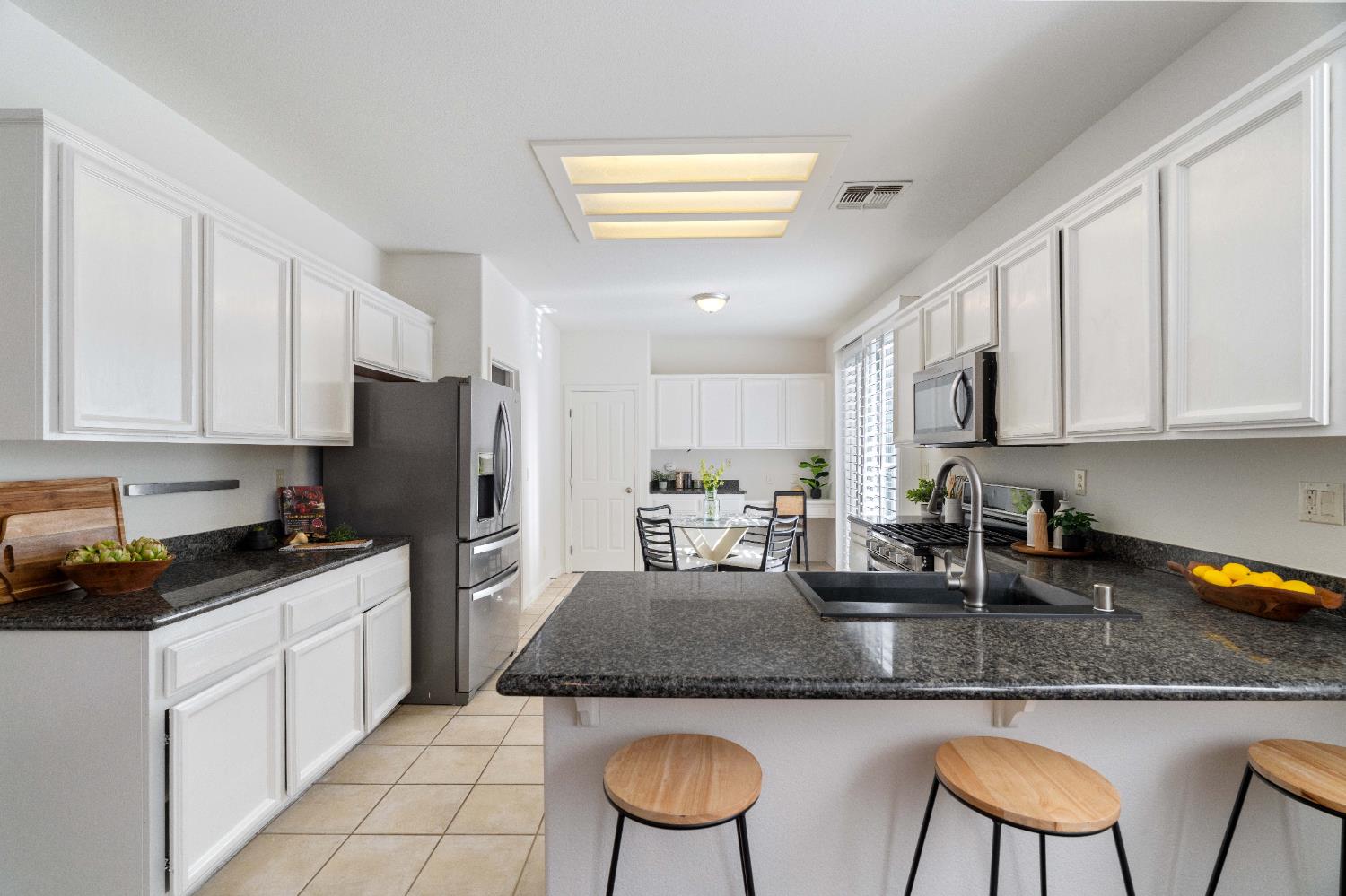 Detail Gallery Image 18 of 52 For 9615 Red Current Way, Elk Grove,  CA 95757 - 4 Beds | 3 Baths