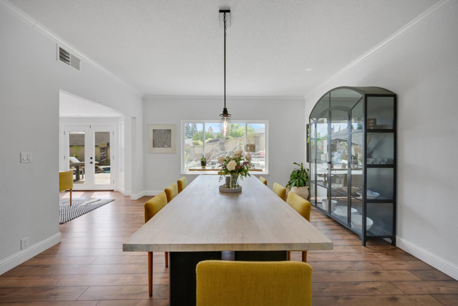 Detail Gallery Image 5 of 84 For 109 Bermuda Ct, Roseville,  CA 95678 - 4 Beds | 2/2 Baths