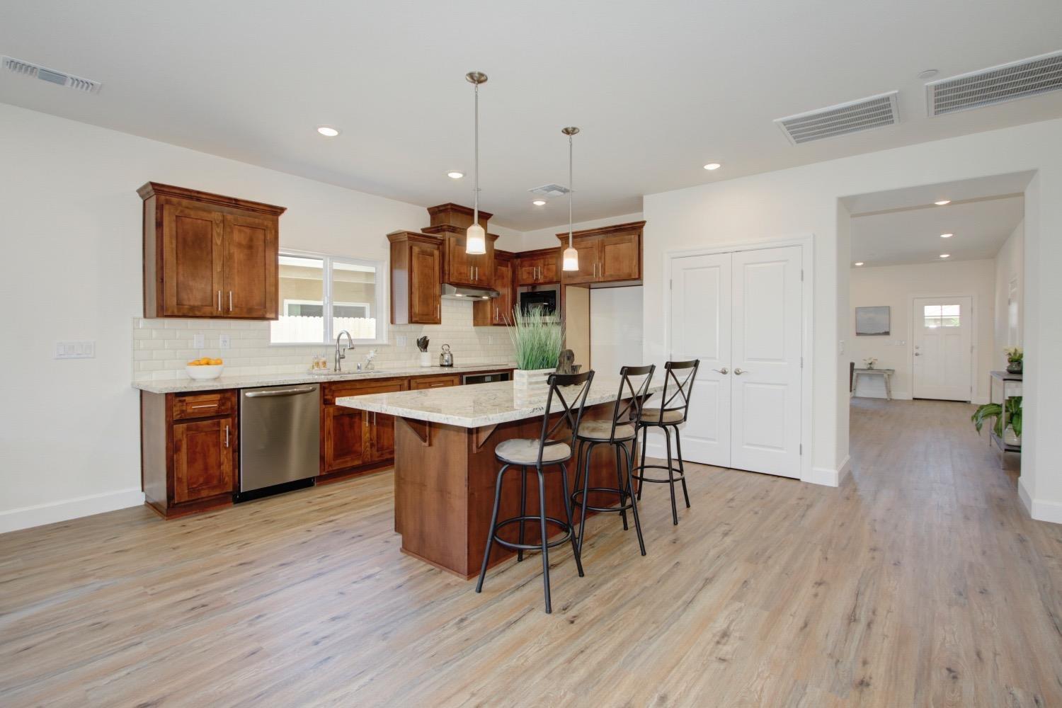 Detail Gallery Image 4 of 13 For 912 Norman Rd, Galt,  CA 95632 - 3 Beds | 3 Baths