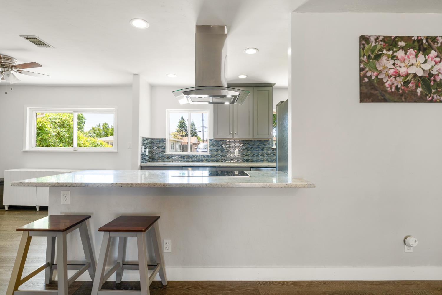 Detail Gallery Image 11 of 38 For 1136 Hampton Rd, Sacramento,  CA 95864 - 3 Beds | 1 Baths