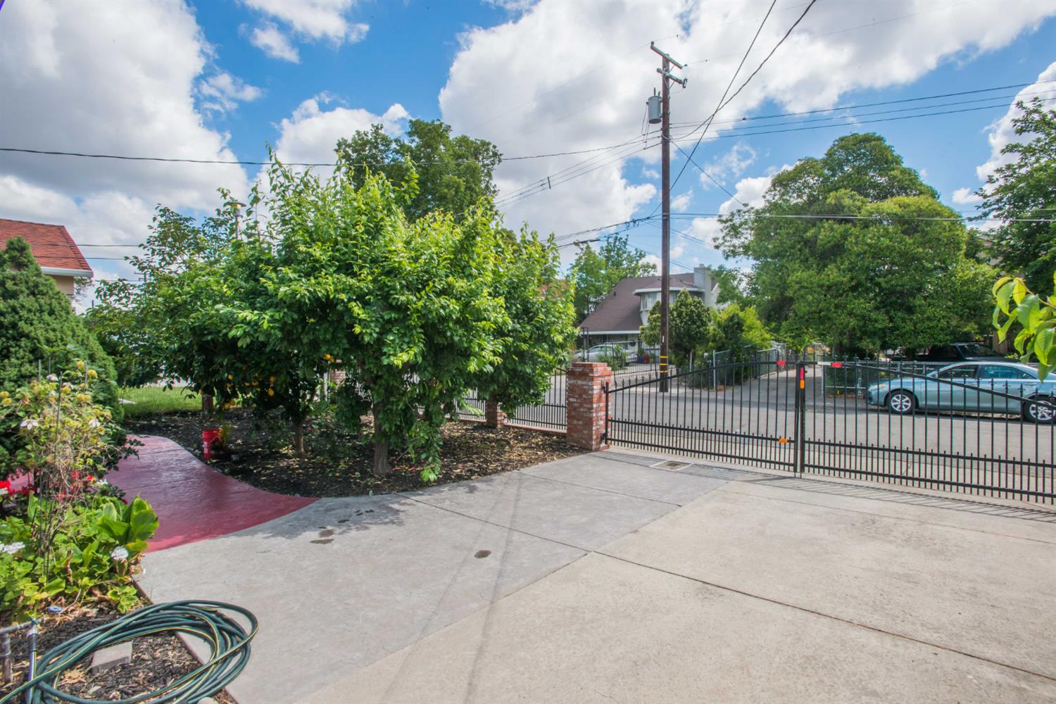 Detail Gallery Image 5 of 59 For 6946 27th St, Sacramento,  CA 95822 - 3 Beds | 2 Baths