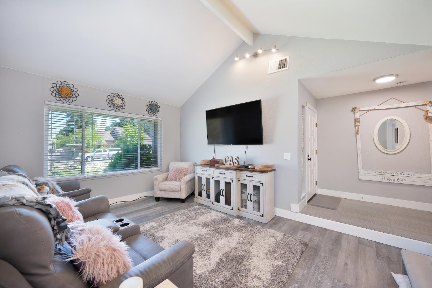 Detail Gallery Image 6 of 33 For 6546 Skyview Dr, Orangevale,  CA 95662 - 4 Beds | 2 Baths