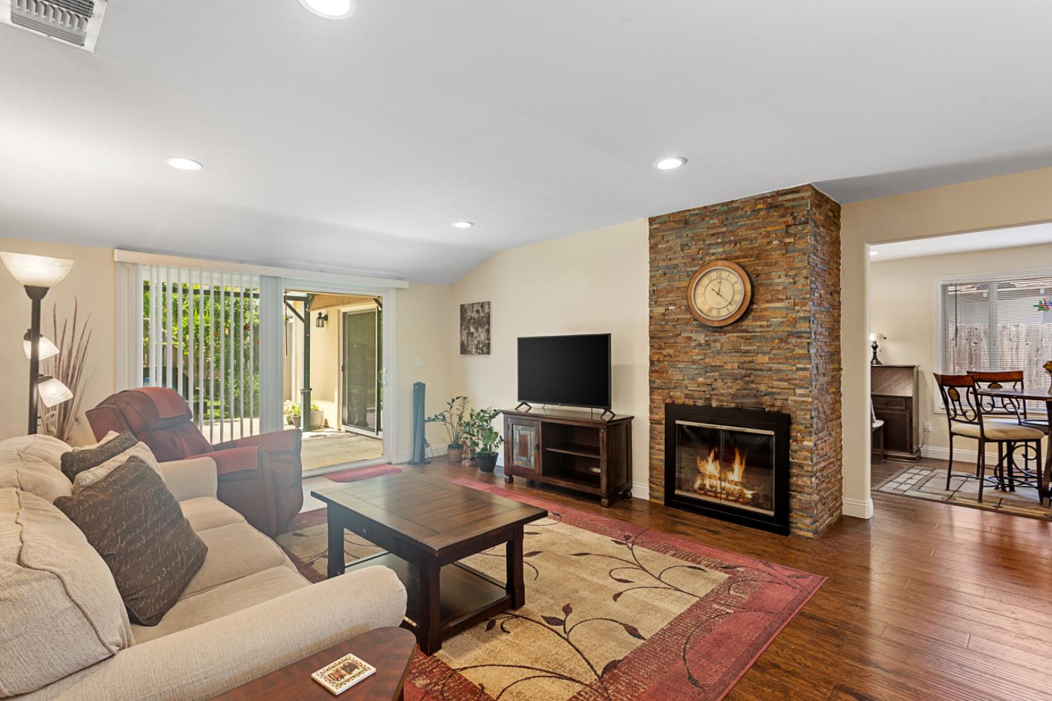 Detail Gallery Image 8 of 29 For 3136 Chelsea Rd, Sacramento,  CA 95864 - 4 Beds | 2 Baths