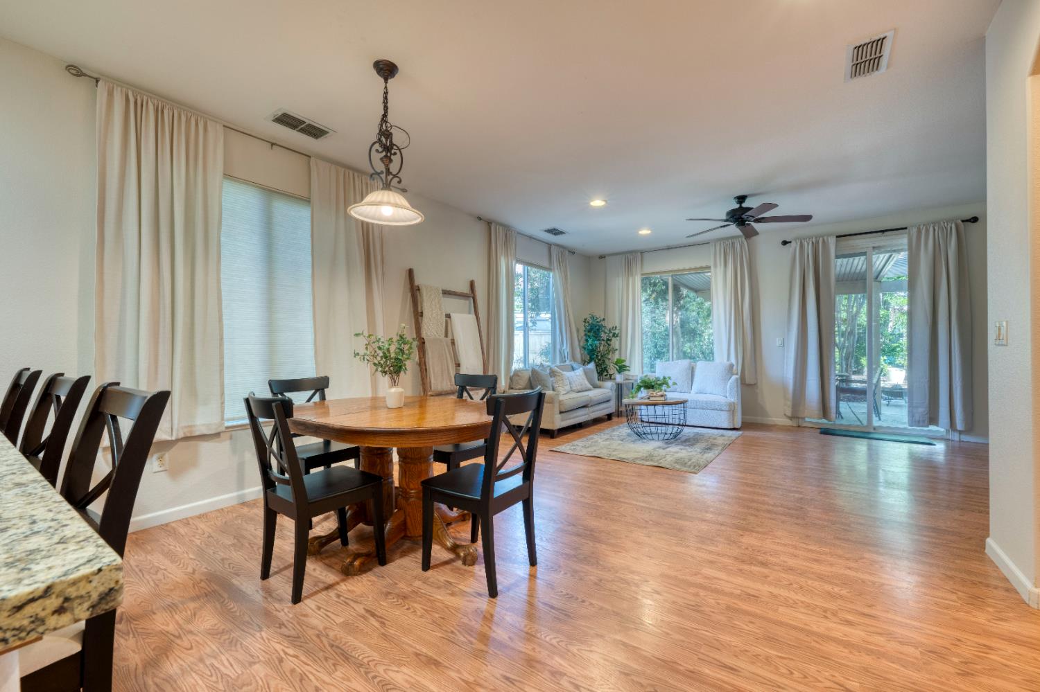 Detail Gallery Image 7 of 26 For 311 Pelican Bay Cir, Sacramento,  CA 95835 - 2 Beds | 2 Baths