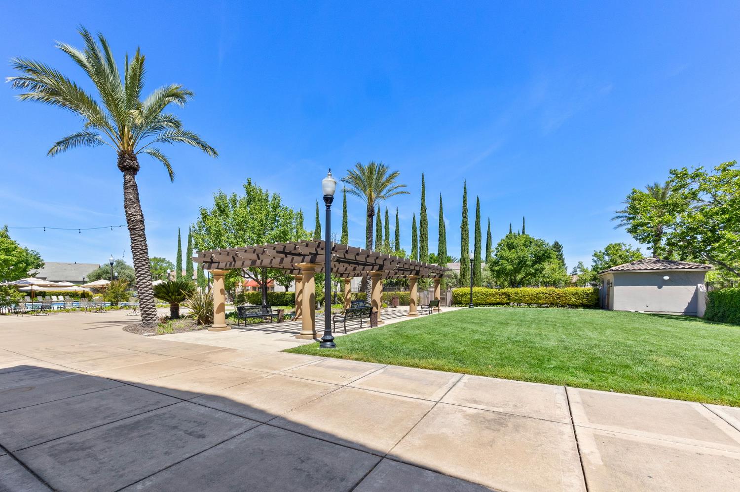 Detail Gallery Image 51 of 66 For 2339 Ryedale Ln, Sacramento,  CA 95835 - 2 Beds | 2 Baths