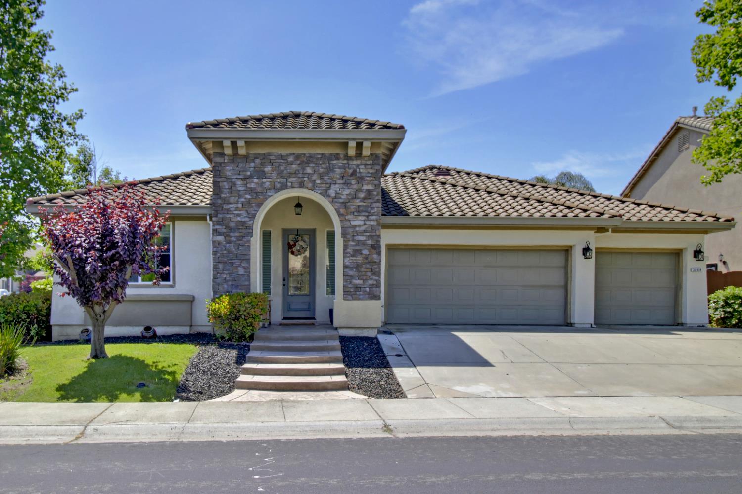 Detail Gallery Image 4 of 57 For 3068 Sparrow Dr, Sacramento,  CA 95834 - 4 Beds | 3 Baths