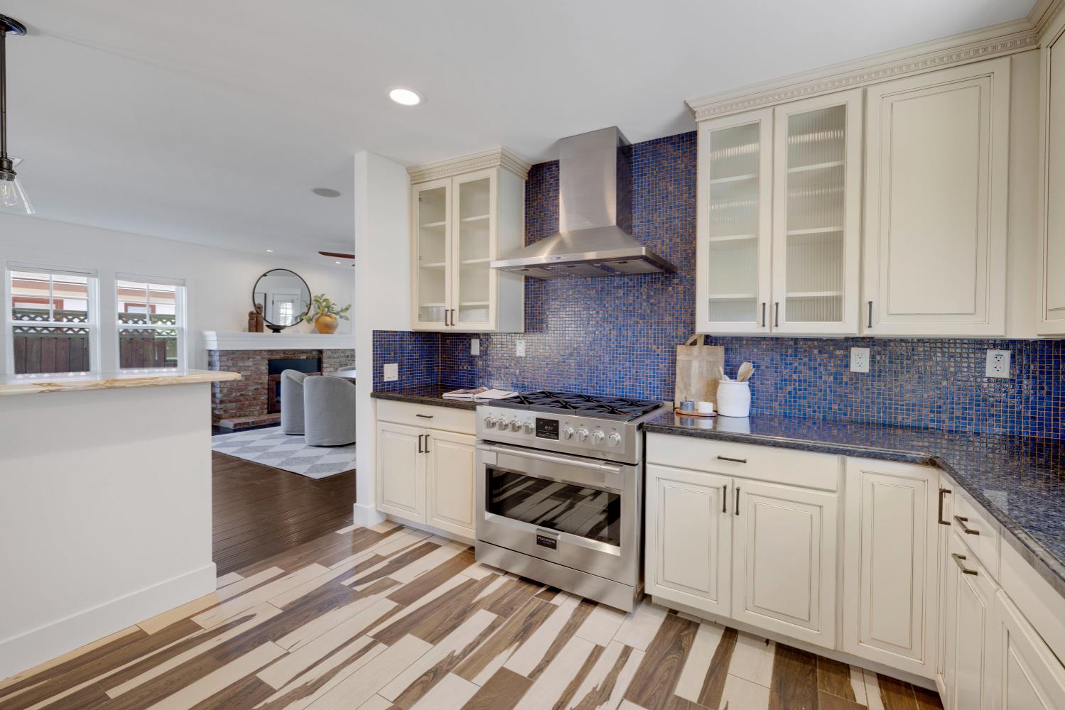 Detail Gallery Image 10 of 31 For 862 38th St, Sacramento,  CA 95816 - 3 Beds | 2/1 Baths