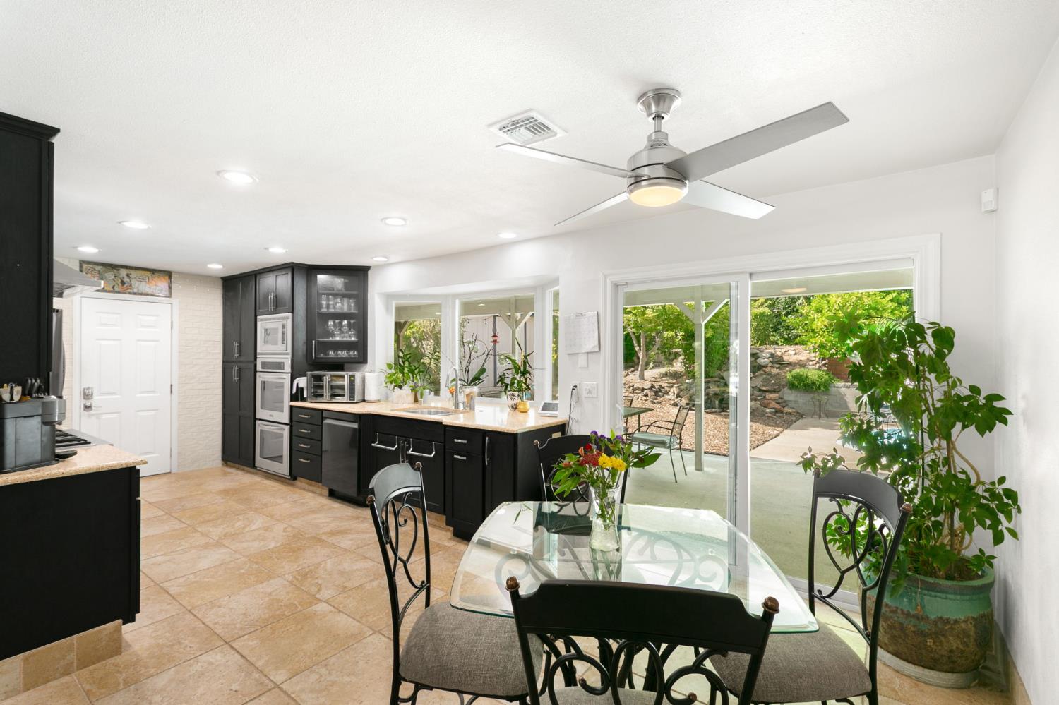 Detail Gallery Image 16 of 46 For 8717 Sunset Ave, Fair Oaks,  CA 95628 - 3 Beds | 2 Baths