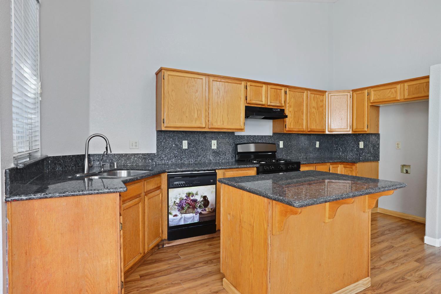 Detail Gallery Image 29 of 36 For 2405 S Fresno Ave, Stockton,  CA 95206 - 3 Beds | 2 Baths