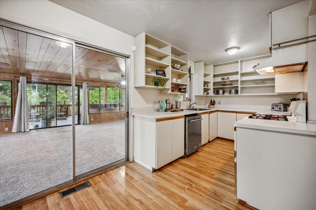 Detail Gallery Image 10 of 43 For 407 Chapel St, Grass Valley,  CA 95945 - 3 Beds | 2 Baths