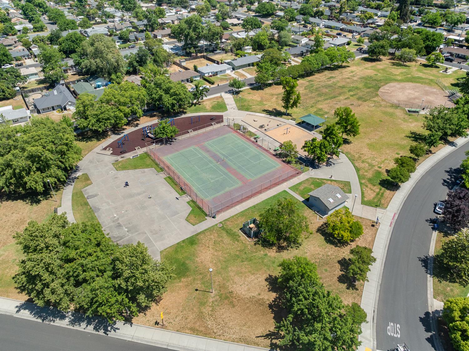 Detail Gallery Image 37 of 38 For 1136 Hampton Rd, Sacramento,  CA 95864 - 3 Beds | 1 Baths
