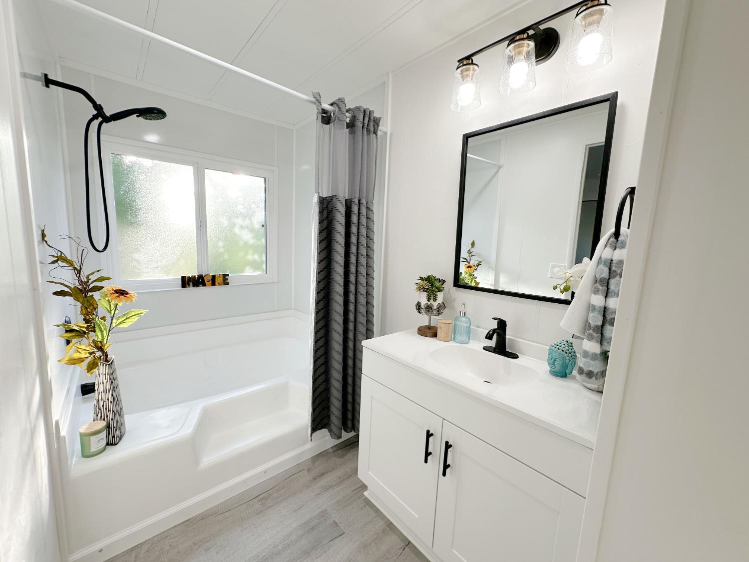 Detail Gallery Image 13 of 14 For 6311 Convention Ln 100, Sacramento,  CA 95828 - 2 Beds | 2 Baths