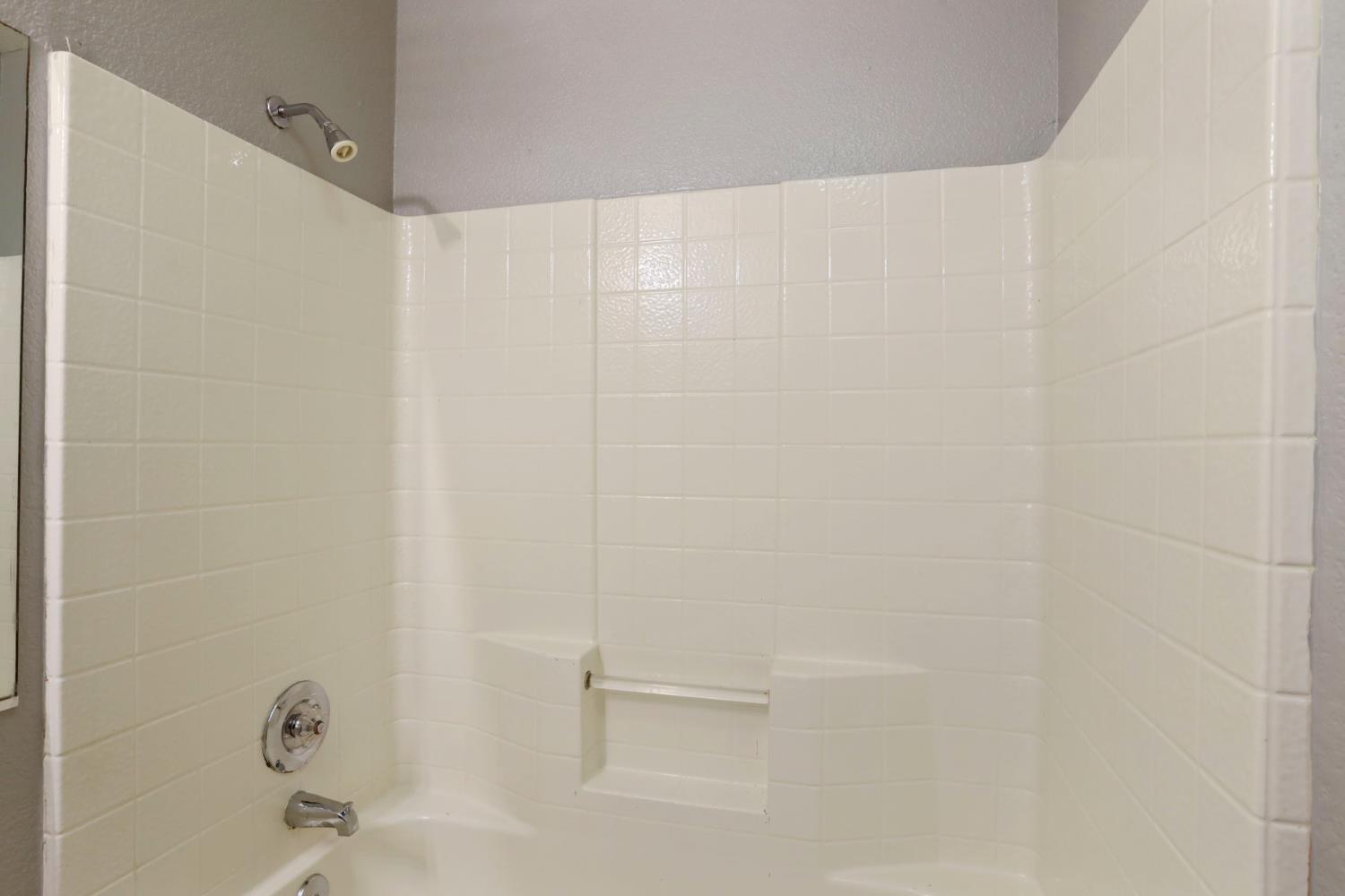 Detail Gallery Image 11 of 36 For 2405 S Fresno Ave, Stockton,  CA 95206 - 3 Beds | 2 Baths