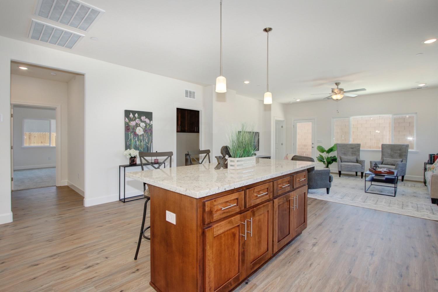 Detail Gallery Image 7 of 13 For 912 Norman Rd, Galt,  CA 95632 - 3 Beds | 3 Baths